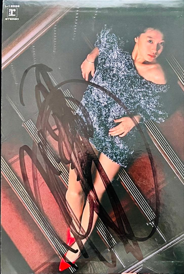 貴重/美品 直筆サイン付 中森明菜 POSSIBILITY 直筆サイン付LP1枚
