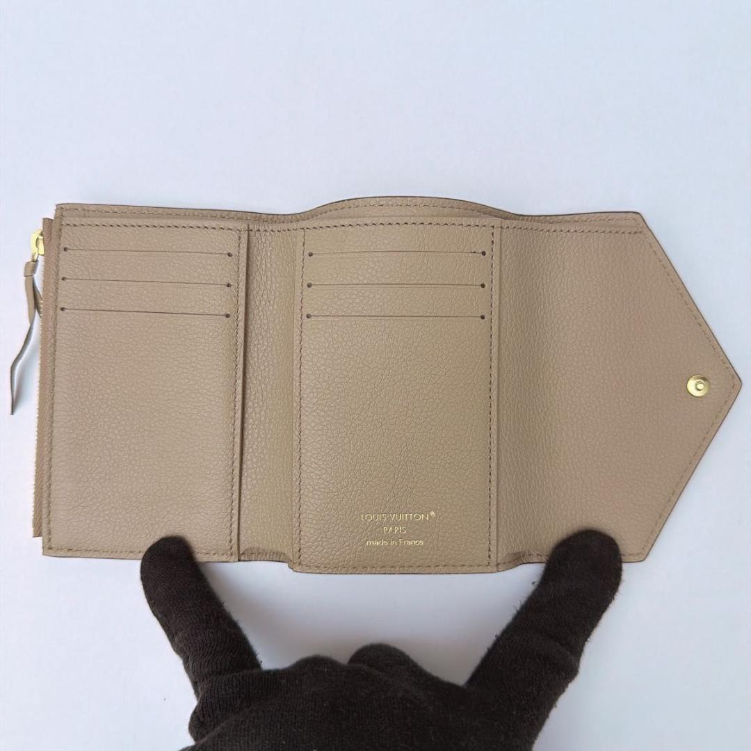 ルイヴィトン ポルトフォイユ・ヴィクトリーヌ モノグラム ベージュ 三つ折り財布