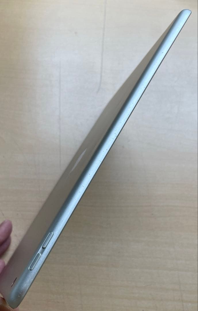 iPad 第8世代　A2270　Wi-Fi　シルバー　32GB 美品　ジャンク品