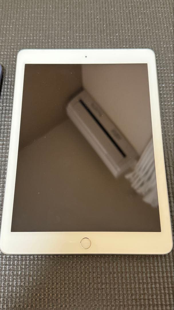 Apple iPad (第６世代) 32GB シルバー 本体