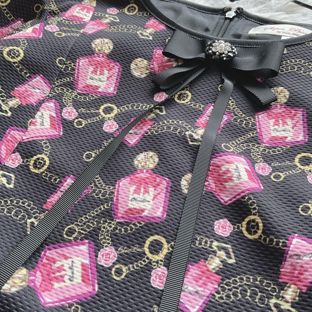 スーパービューティー ワンピース 総柄 胸元リボン 44/2XL 香水瓶 大きめ