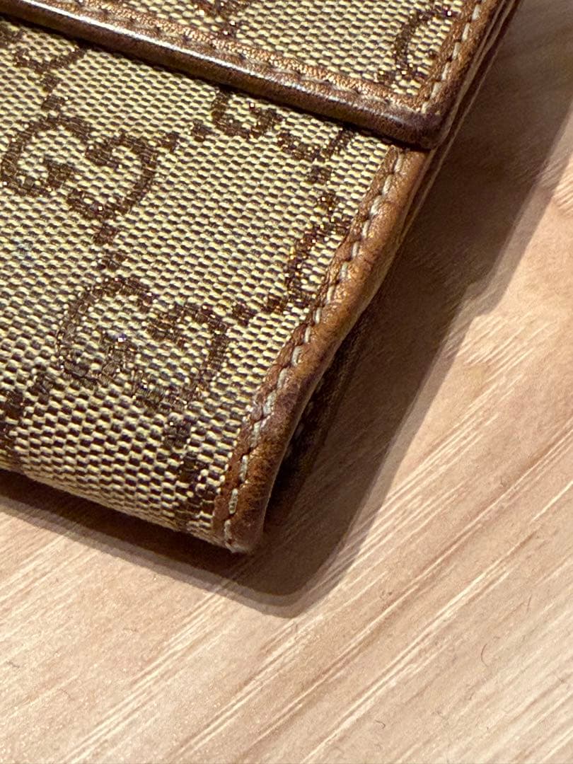 【美品】GUCCI ラブリー GGキャンバス インターロッキング 二つ折り財布