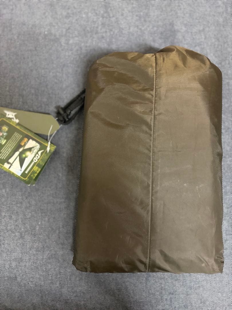 DD Hammocks の DD Tarp 4×4 コヨーテブラウン