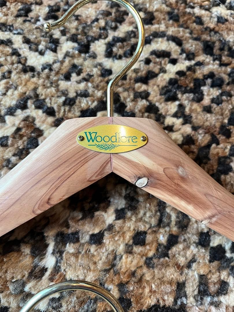 Woodlore 木製衣類ハンガー 2本セット ウッドロア シダーウッド製
