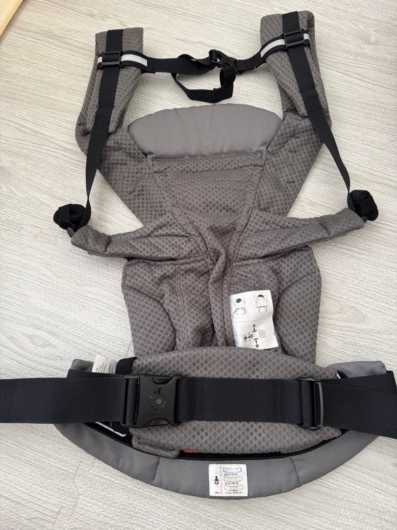 ergobaby ベージュ 抱っこ紐　オムニブリーズ グラファイトグレー