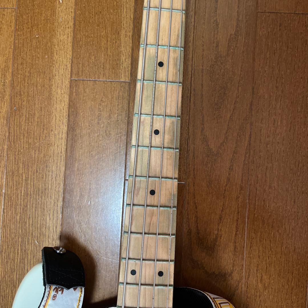 ク*チ様 Squier Fender エレキベース　ホワイト ダブルコイルピック