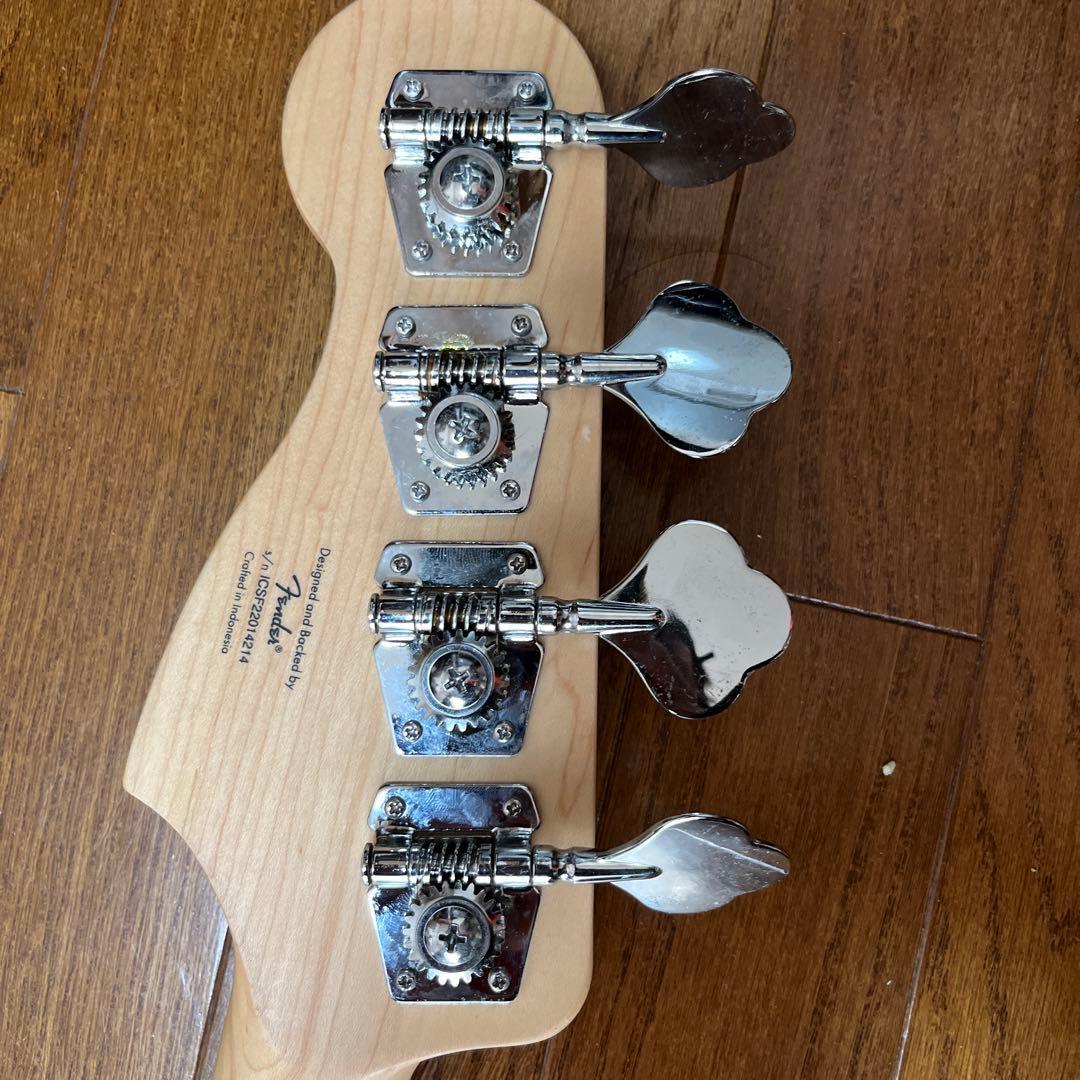 ク*チ様 Squier Fender エレキベース　ホワイト ダブルコイルピック