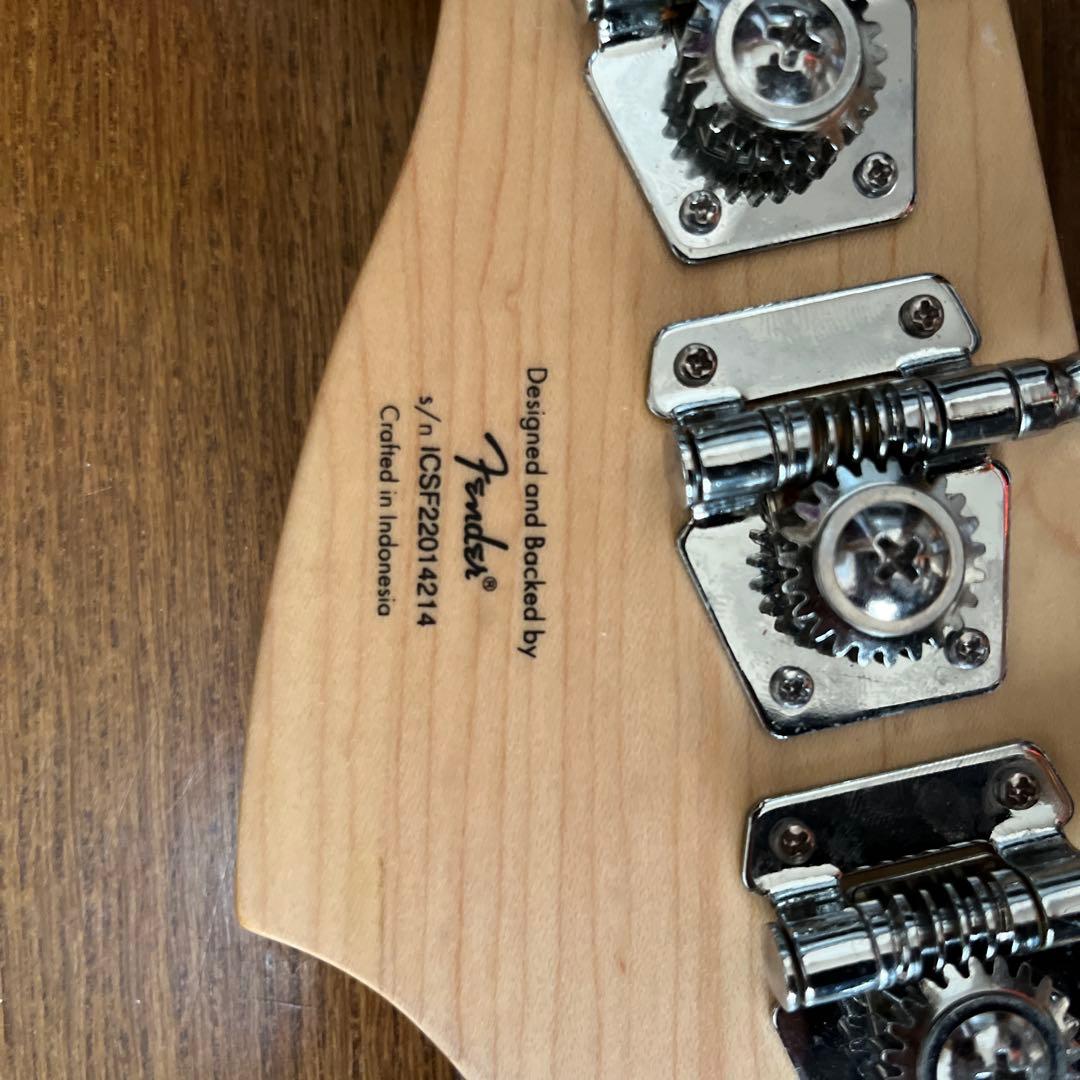 ク*チ様 Squier Fender エレキベース　ホワイト ダブルコイルピック