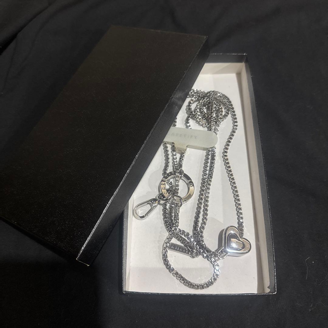 【美品】CASETIFY ハート型　携帯アクセサリー　ショルダー　べネチアン