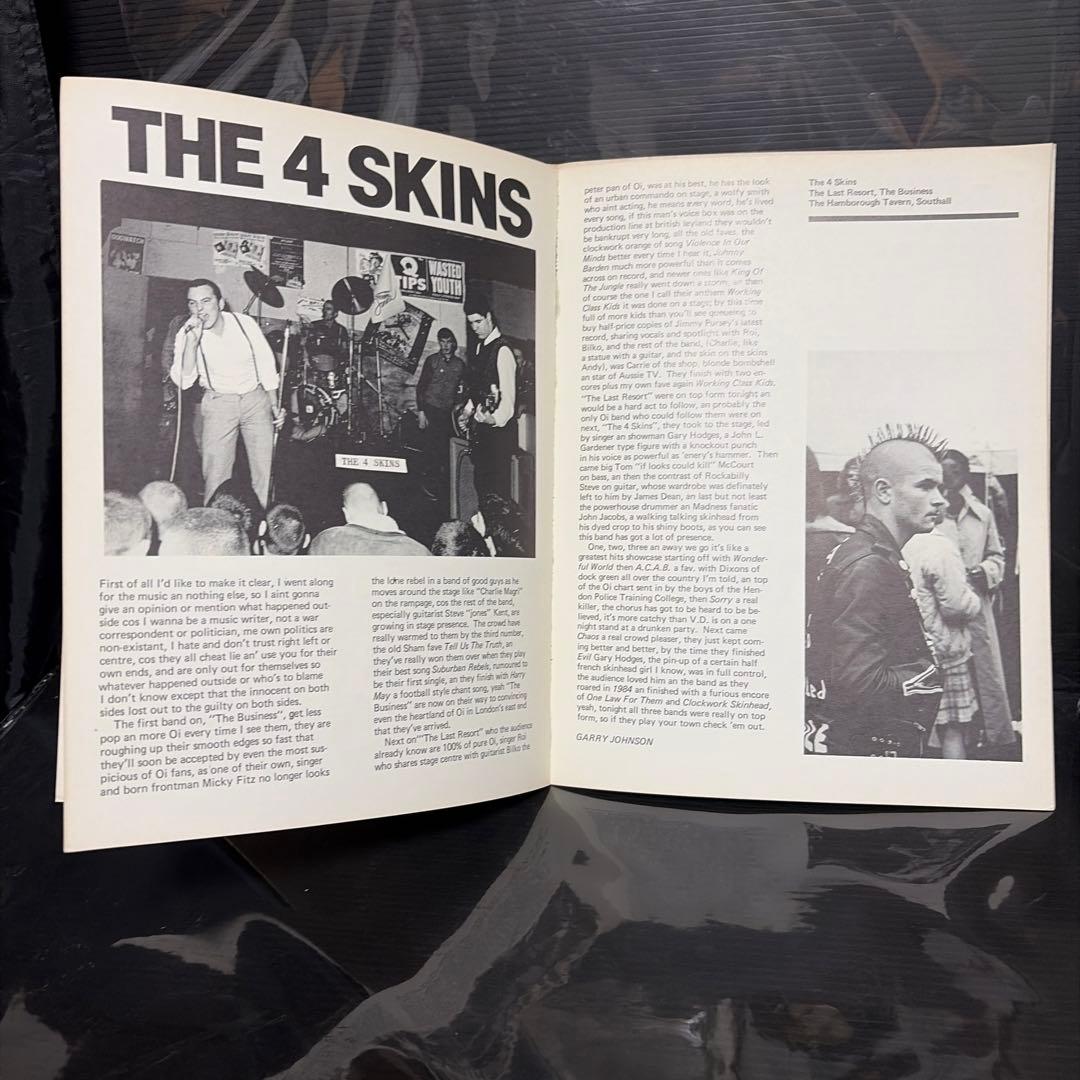 洋書 A View From The Dead End of The Street
