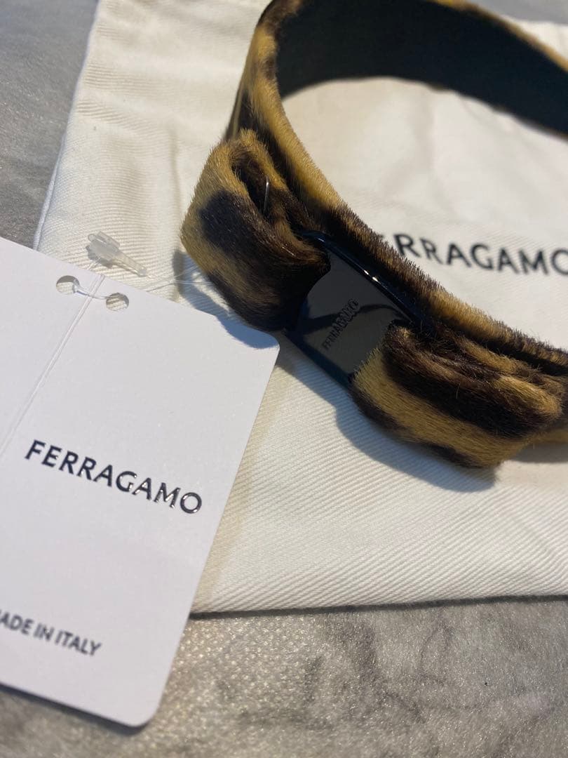 【新品未使用】FERRAGAMO フェラガモ ヴァラリボン レオパード　ヒョウ柄