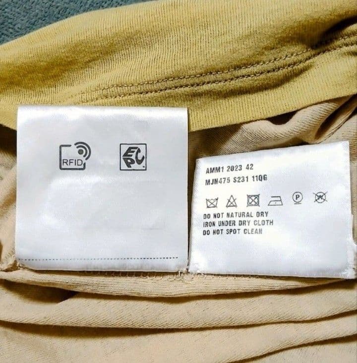miu miu ベージュ 半袖Tシャツ