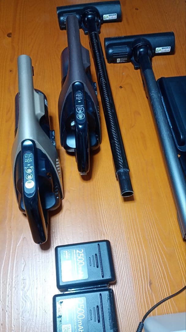 【シャープ ラクティブエアー スティック掃除機 2本セット｜バッテリー4個付き】