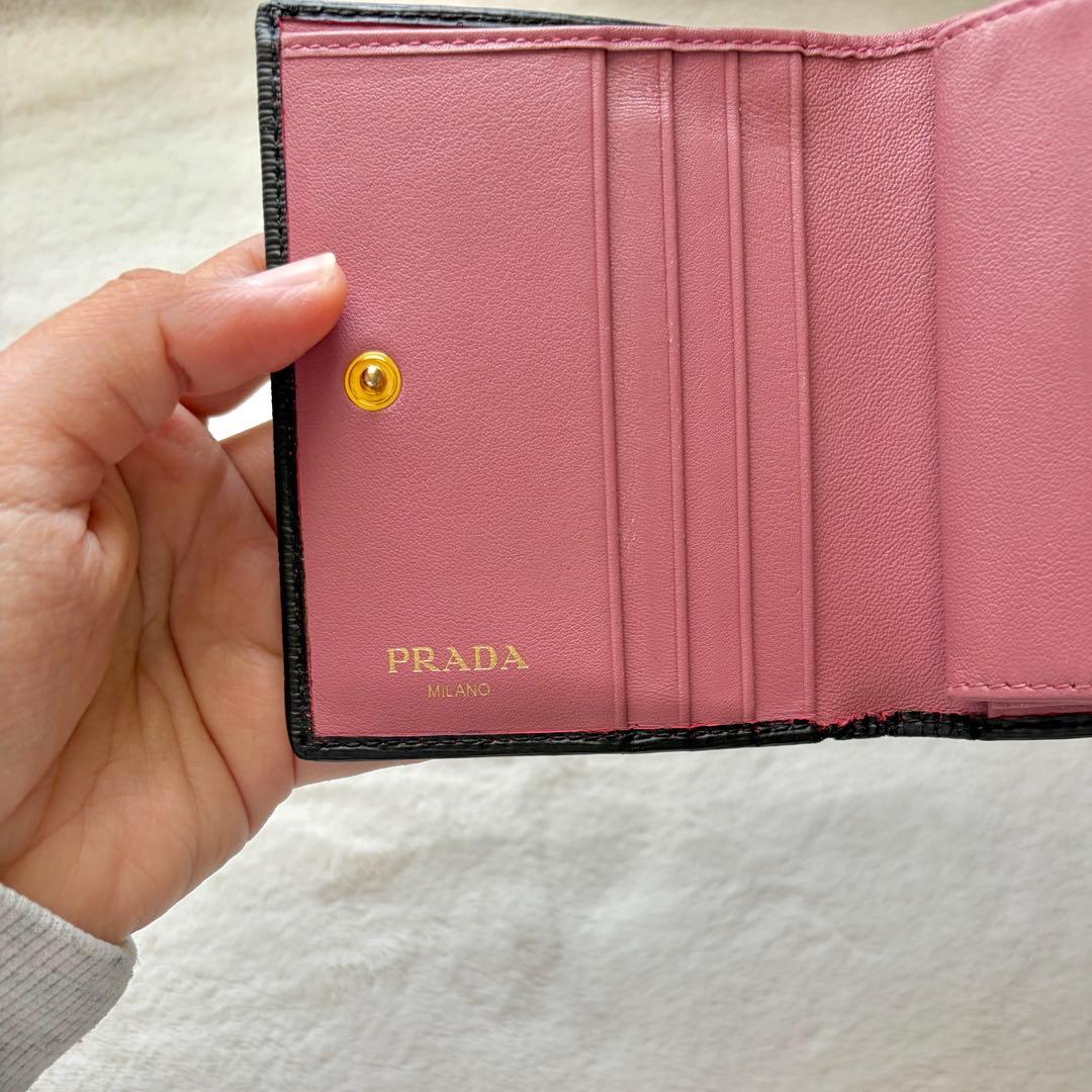 ✨正規品✨ PRADA プラダ　二つ折り財布　ゴールド金具