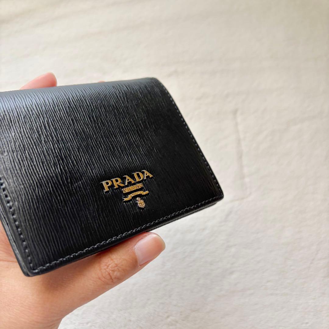 ✨正規品✨ PRADA プラダ　二つ折り財布　ゴールド金具