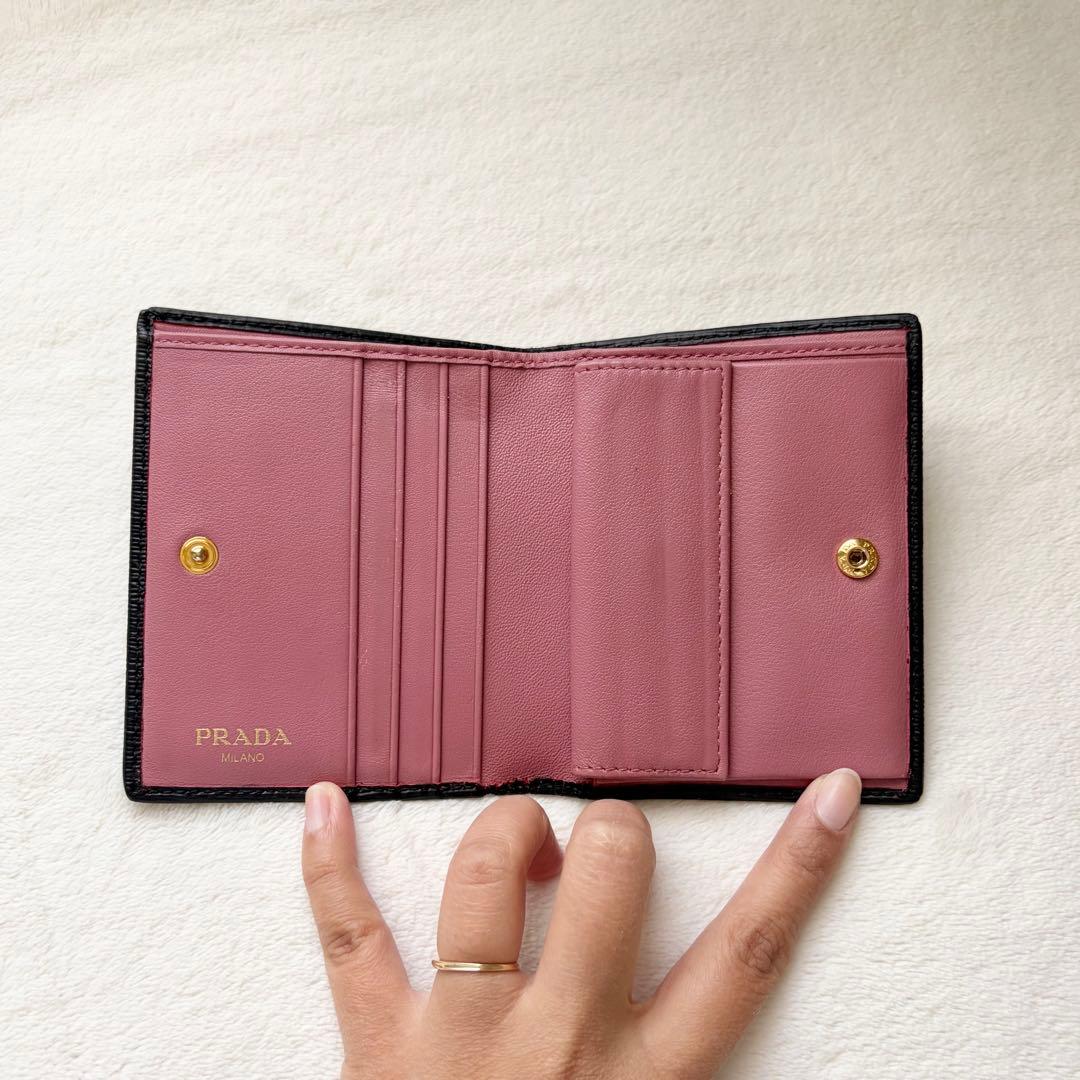 ✨正規品✨ PRADA プラダ　二つ折り財布　ゴールド金具