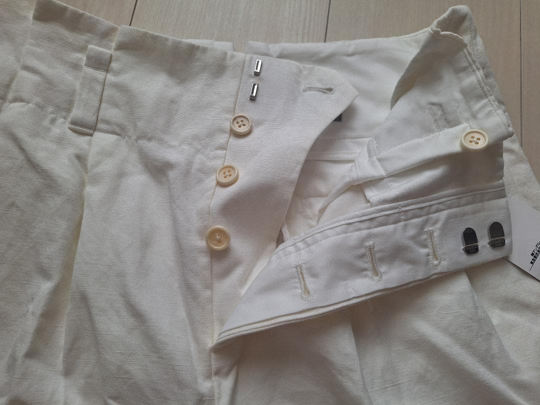 MARGARET HOWELL 新品　白　ハーフパンツ 新品　サイズ２