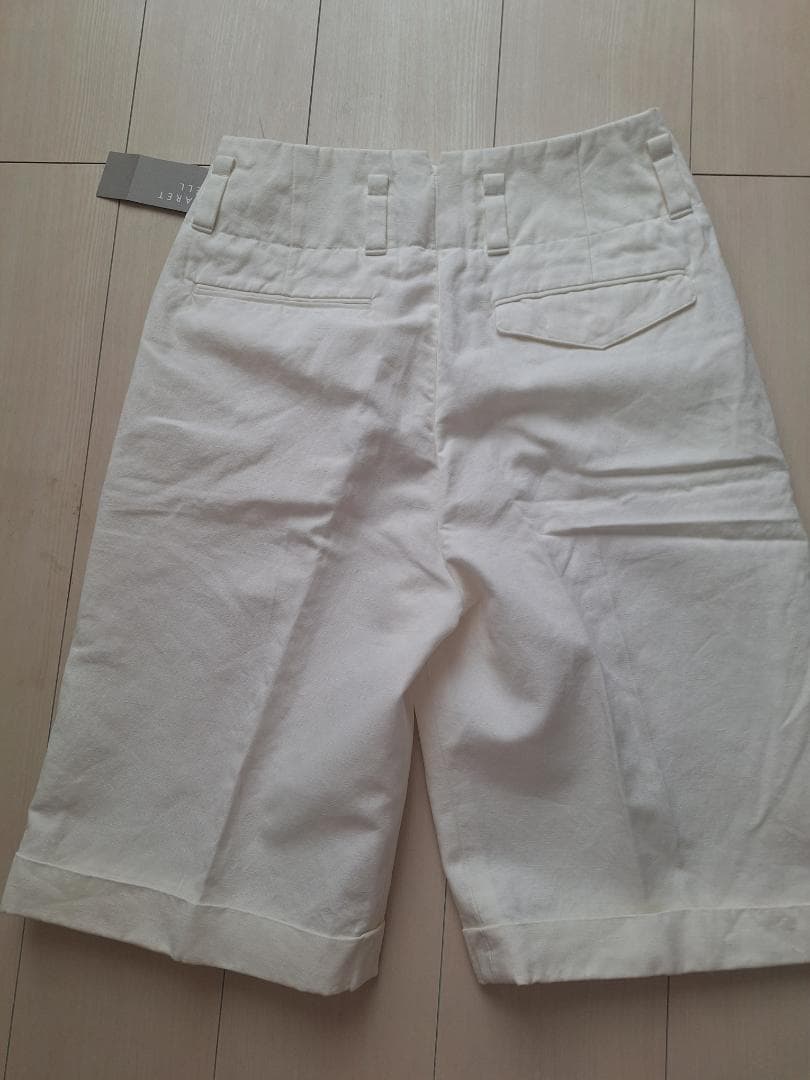 MARGARET HOWELL 新品　白　ハーフパンツ 新品　サイズ２