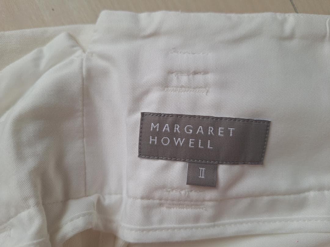 MARGARET HOWELL 新品　白　ハーフパンツ 新品　サイズ２