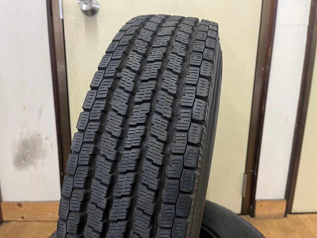 2022年製 ヨコハマ 中古冬タイヤ 195/80R15 LT 4本セット