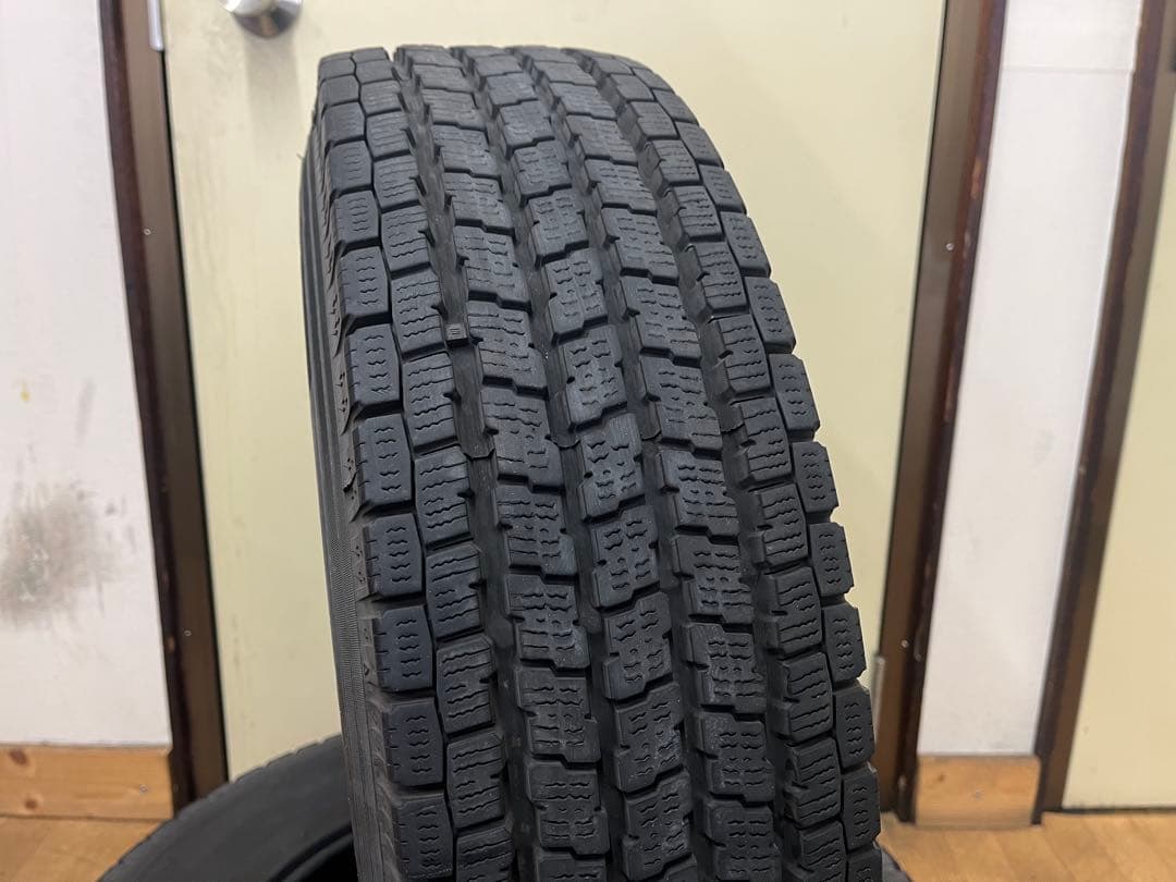 2022年製 ヨコハマ 中古冬タイヤ 195/80R15 LT 4本セット