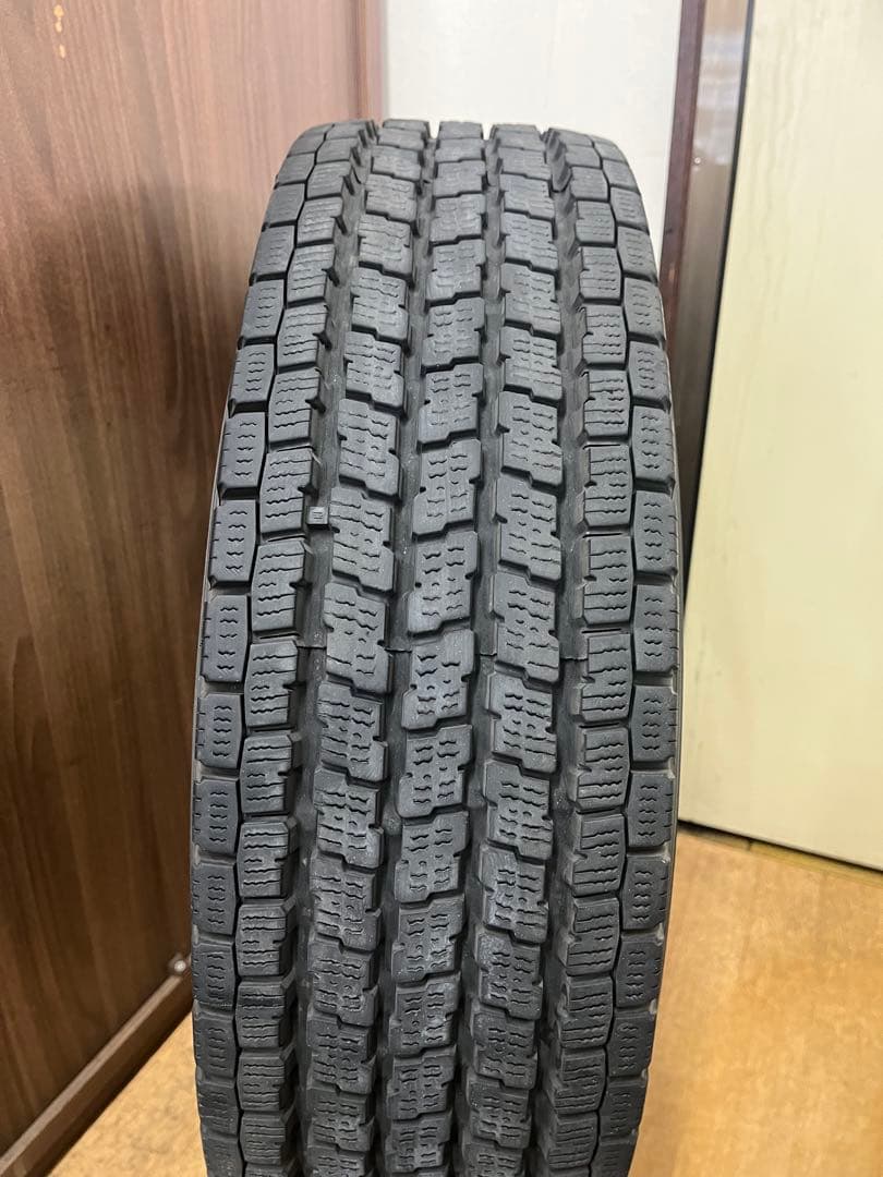 2022年製 ヨコハマ 中古冬タイヤ 195/80R15 LT 4本セット