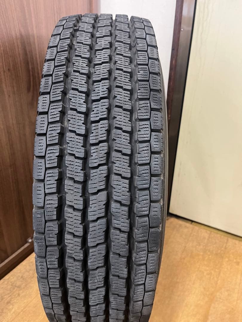 2022年製 ヨコハマ 中古冬タイヤ 195/80R15 LT 4本セット