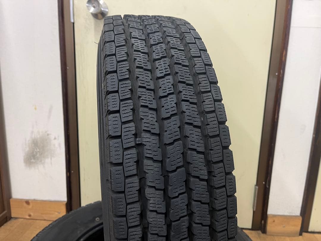2022年製 ヨコハマ 中古冬タイヤ 195/80R15 LT 4本セット