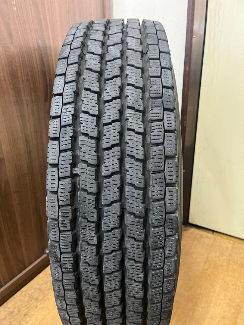 2022年製 ヨコハマ 中古冬タイヤ 195/80R15 LT 4本セット