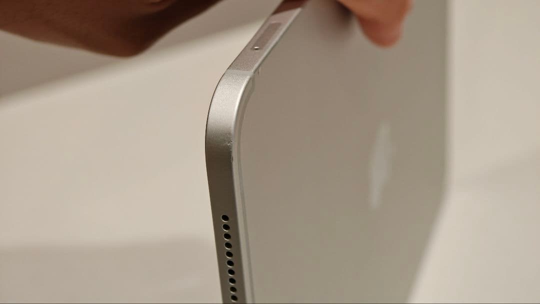 apple ipad 第10世代　64GB　wifi+セルラーモデル　au版
