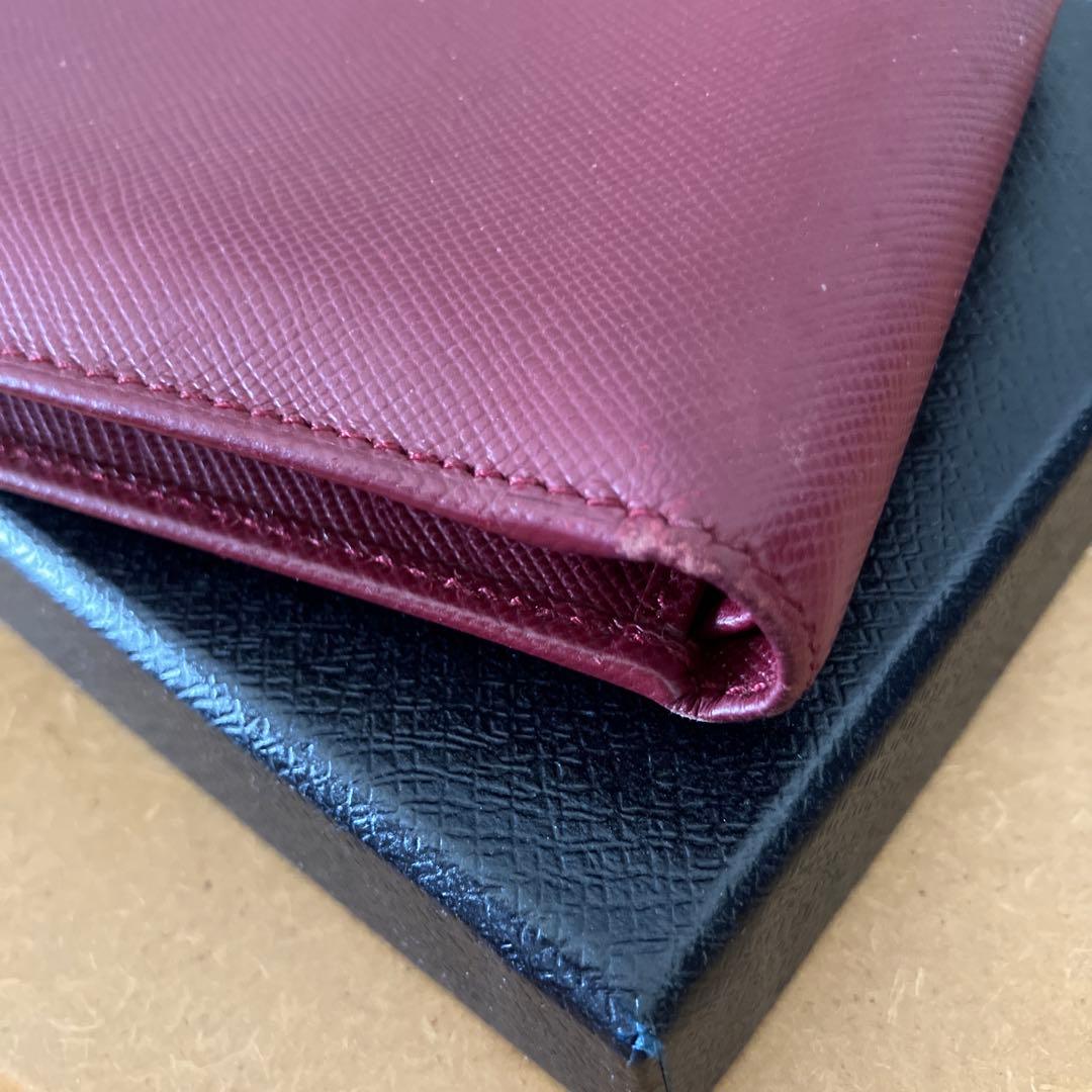 ゼットン☆美品☆PRADA プラダ 二つ折り財布☆赤