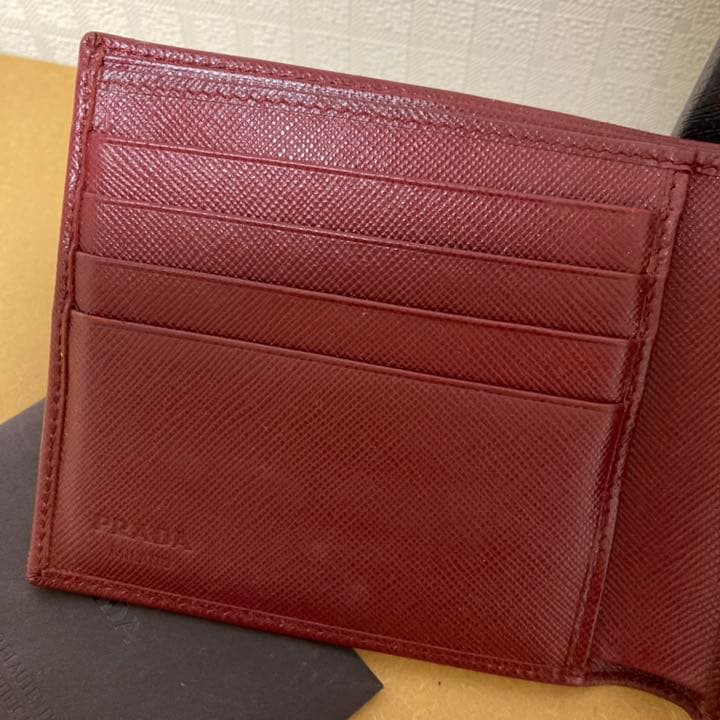 ゼットン☆美品☆PRADA プラダ 二つ折り財布☆赤