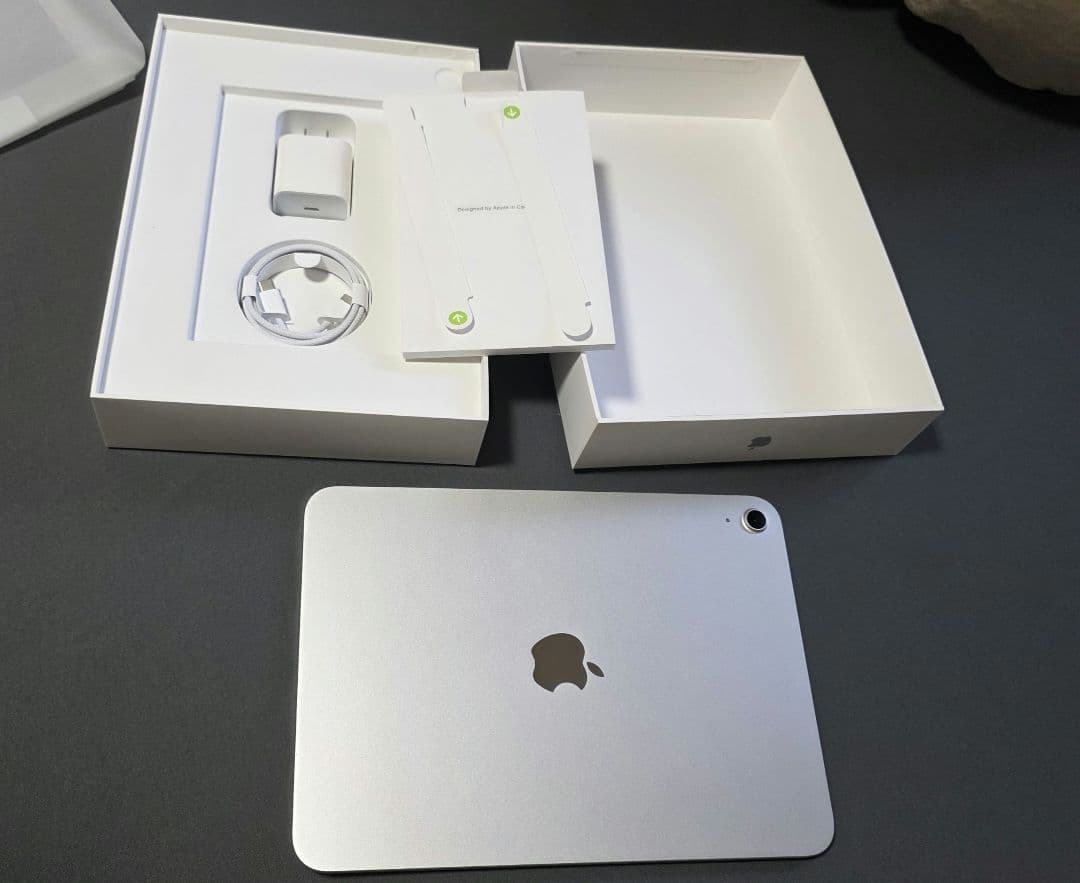 Apple iPad 11世代 wifiモデル 本体 充電器・ケーブル付