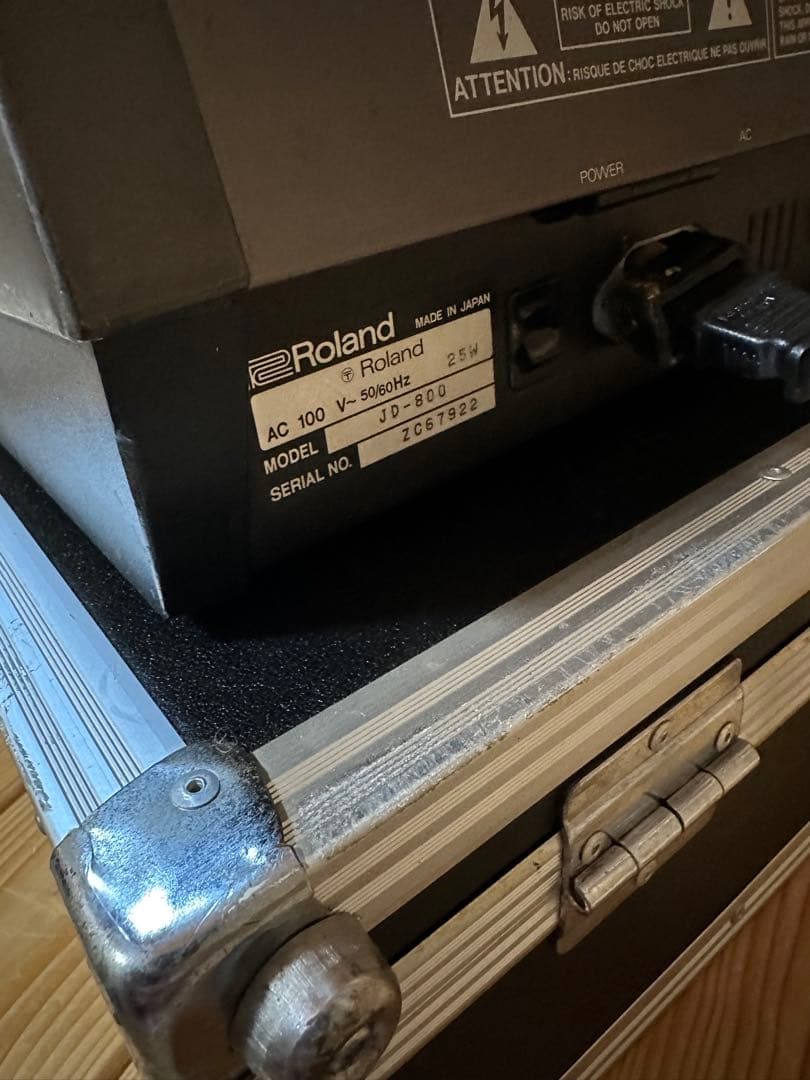 E*n様 Roland JD-800 シンセサイザー 61鍵　ハードケース付き