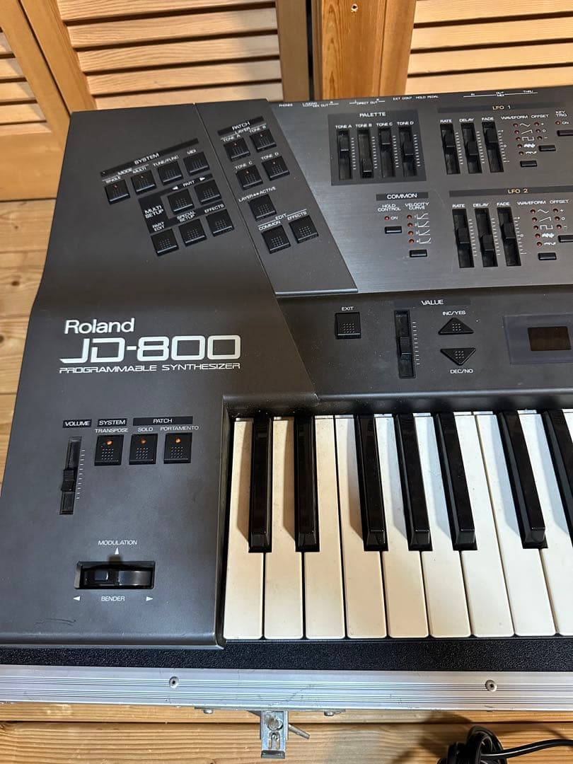 E*n様 Roland JD-800 シンセサイザー 61鍵　ハードケース付き