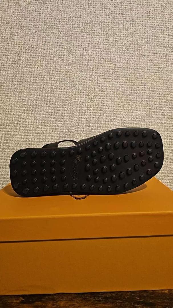 TOD'S 黒 レザー サンダル ゴールド