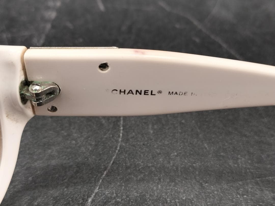 シャネル 5070 ホワイト サングラス ケース付 125 CHANEL