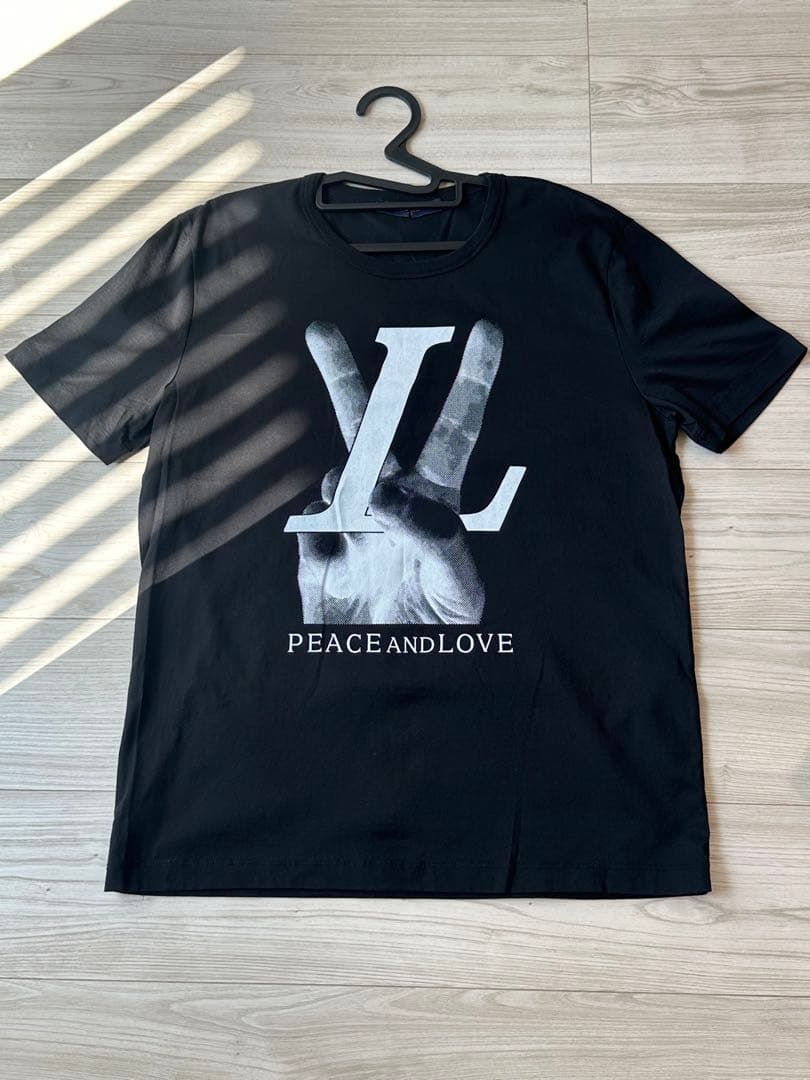 ルイヴィトンTシャツ PEACE AND LOVE ブラック