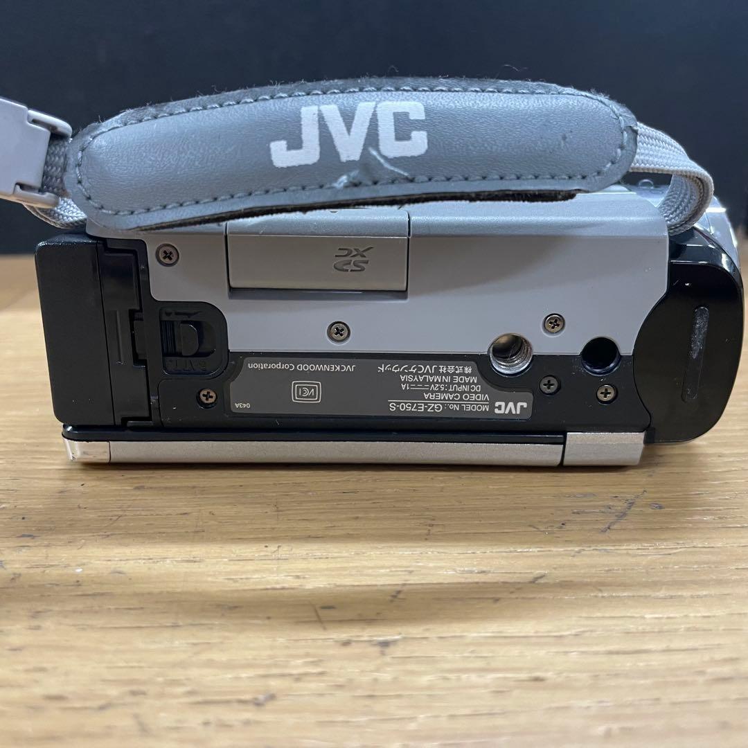 動作品 JVC GZ-E750 シルバー ハンディカム ビデオカメラ