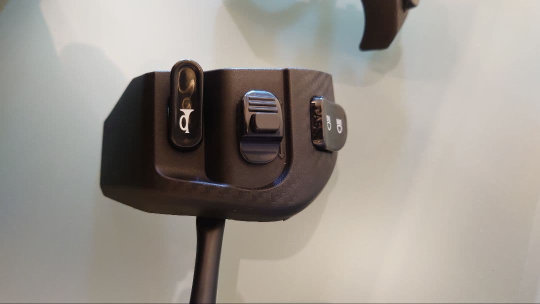 【ほぼ新品】ハザード、パッシング対応 LIGHT MASTER グリファス