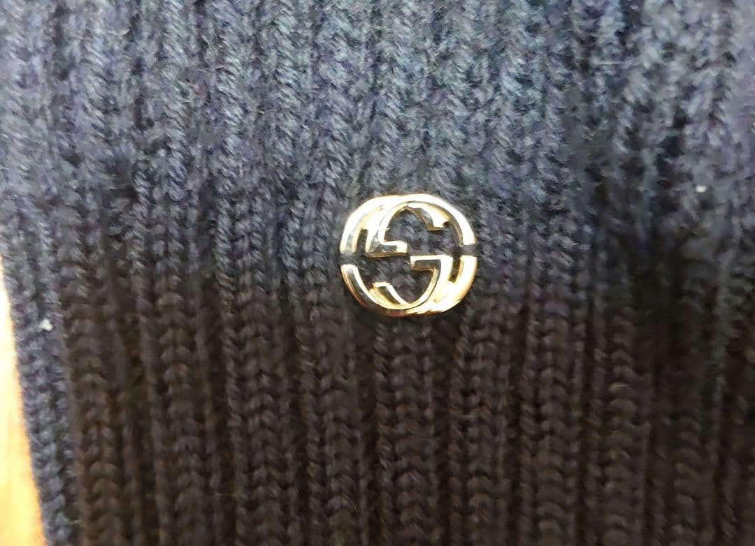 GUCCI ネイビーとレッドのニット帽