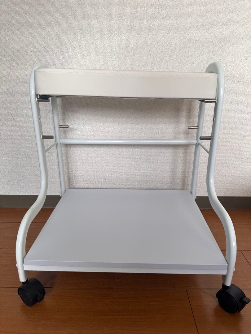 キャスター付きフットケア台&スツール