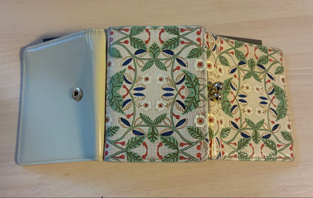 h.p.france 三つ折り財布　花柄