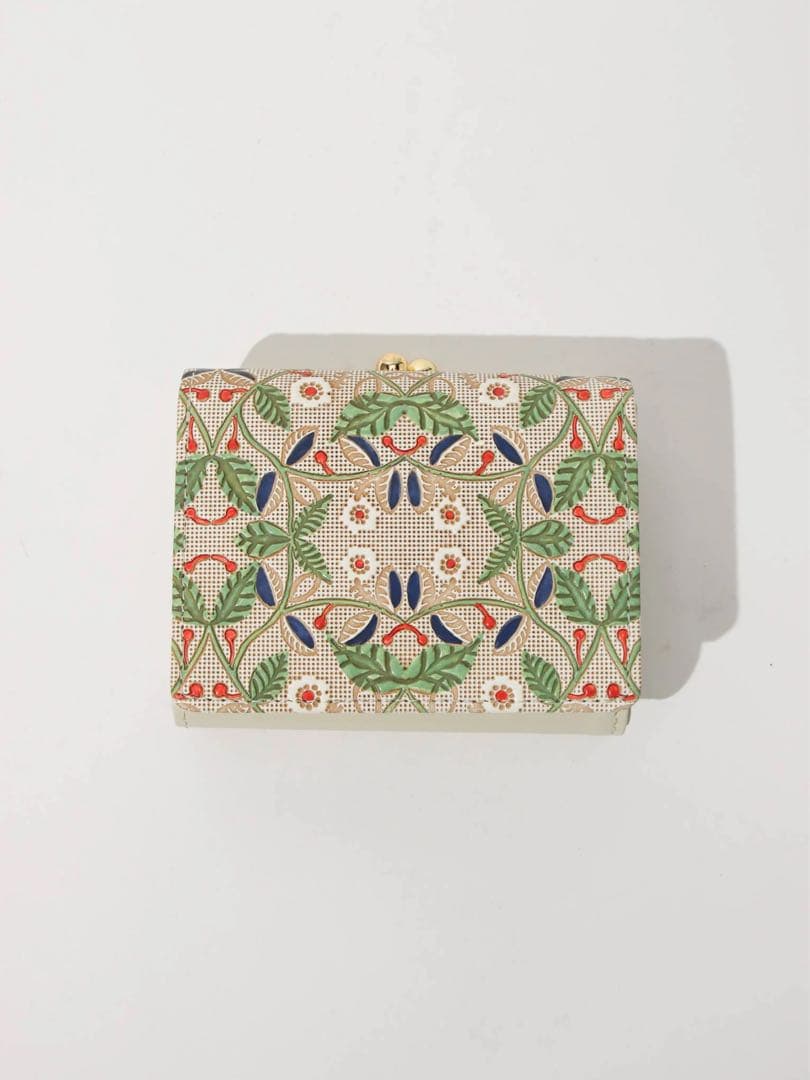 h.p.france 三つ折り財布　花柄