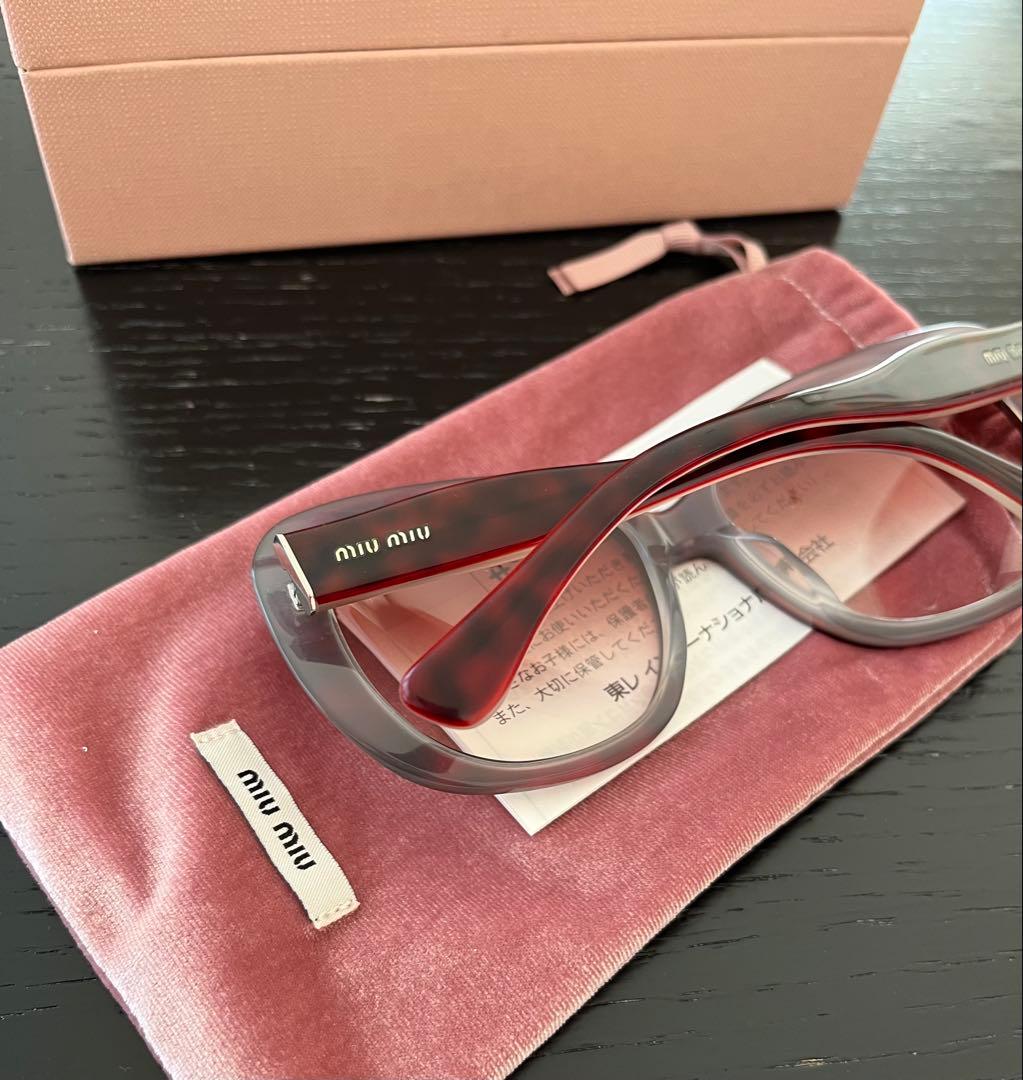miu miu レッドレンズ　ラウンドサングラス ケース付き