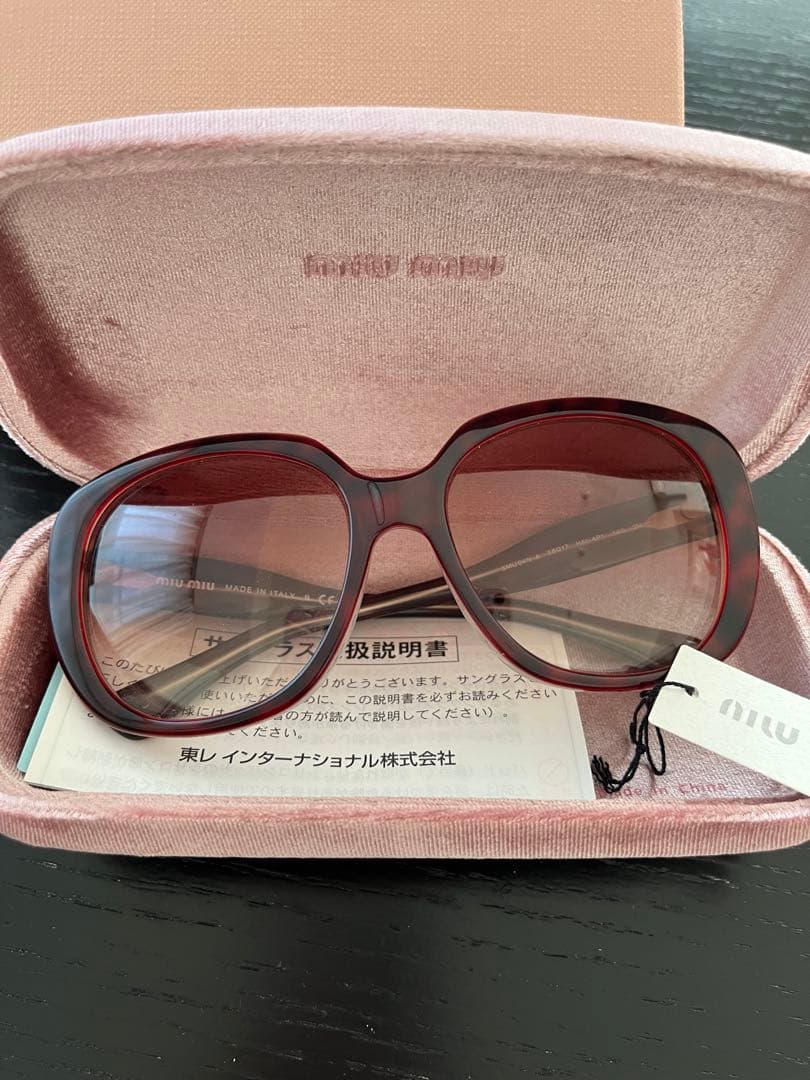 miu miu レッドレンズ　ラウンドサングラス ケース付き