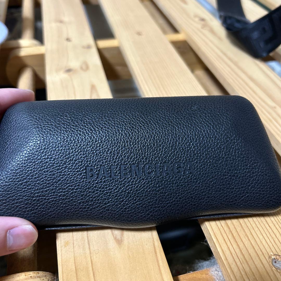 BALENCIAGA ブラック キャットアイ サングラス