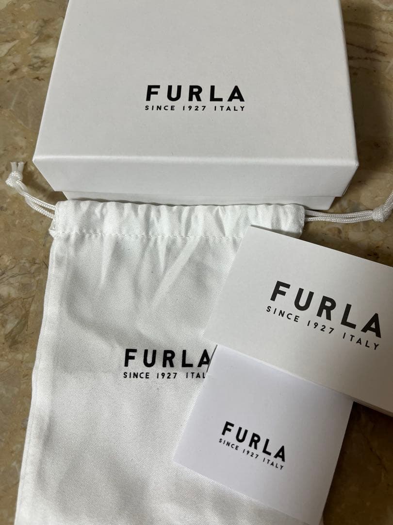【美品】❤️FURLA レザー 名刺入れ　カードケース