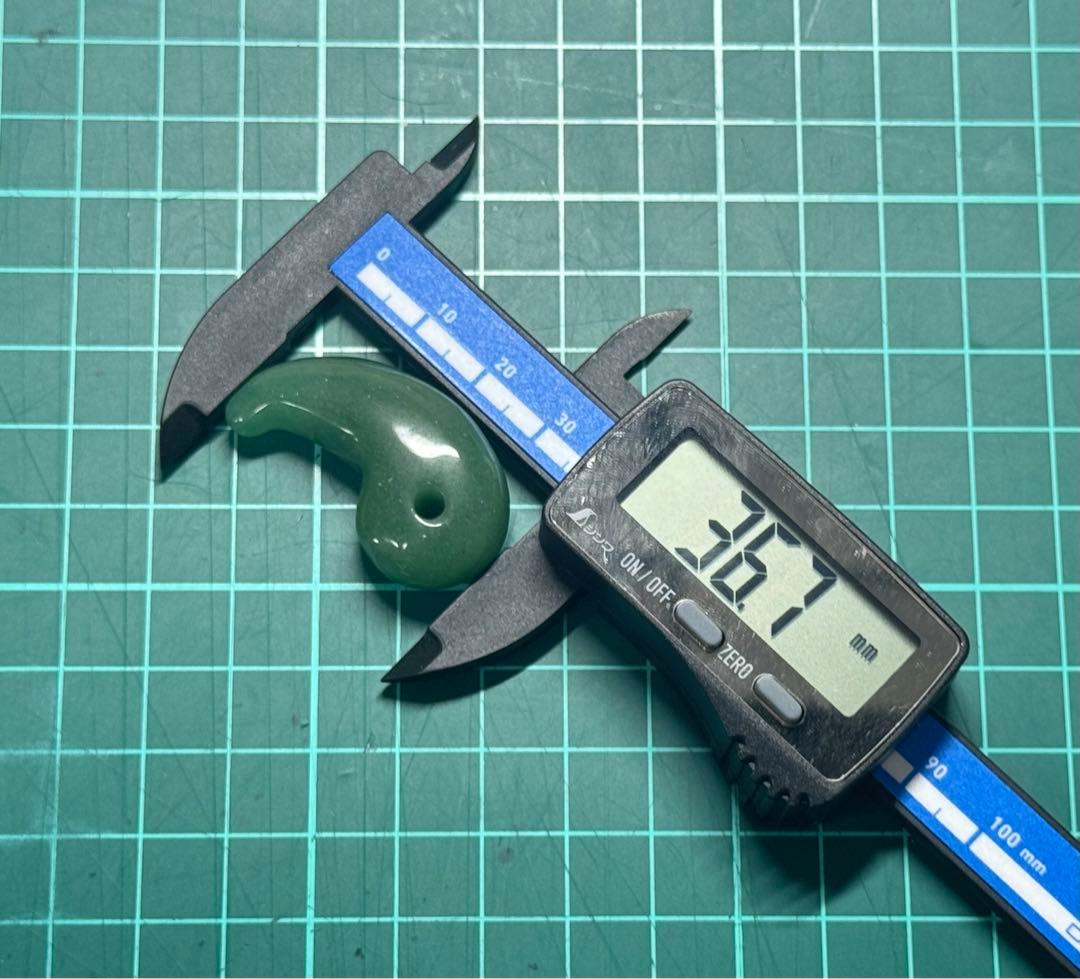 糸魚川翡翠 勾玉 12g 3.6cm 天然石 パワーストーン