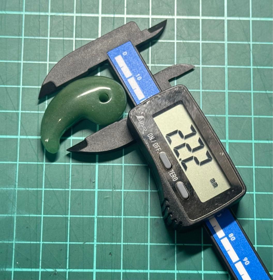 糸魚川翡翠 勾玉 12g 3.6cm 天然石 パワーストーン